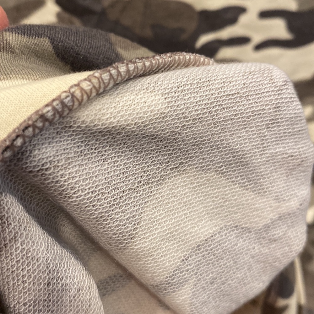 NWT Boutique Camo Sweatshirt size s/m - Picture 4 of 6